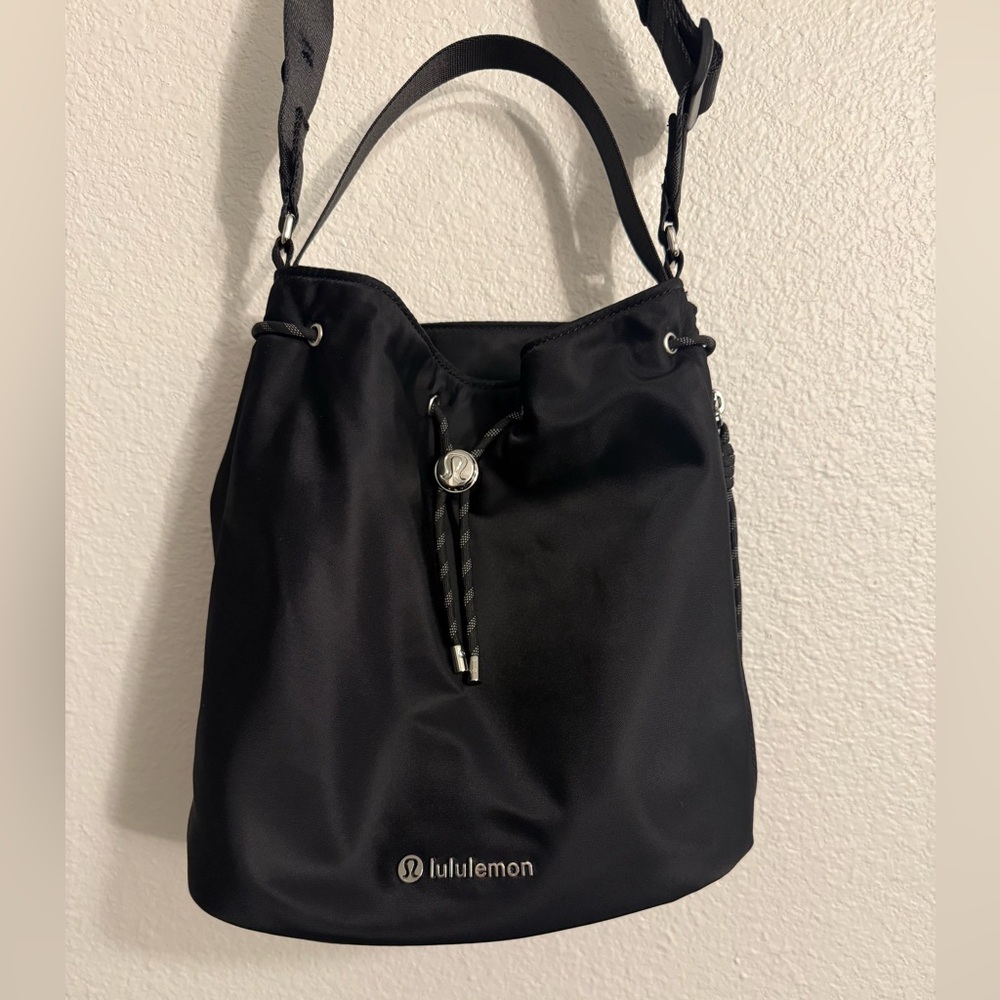 Lululemon Drawstring Bucket Crossbody 5L